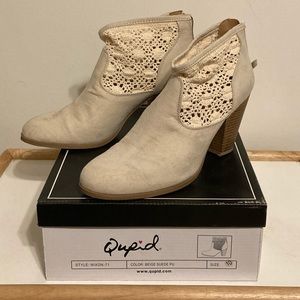 Qupid Beige Suede Boots Booties Zip Up